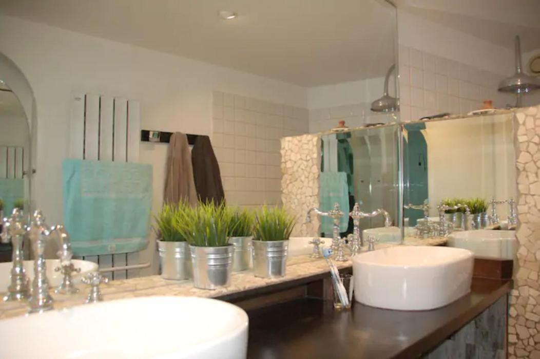Magnifique Appartement De Charme Avec Vue Sur Le Palais Des Papes A Avignon Wifi Gratuit 外观 照片